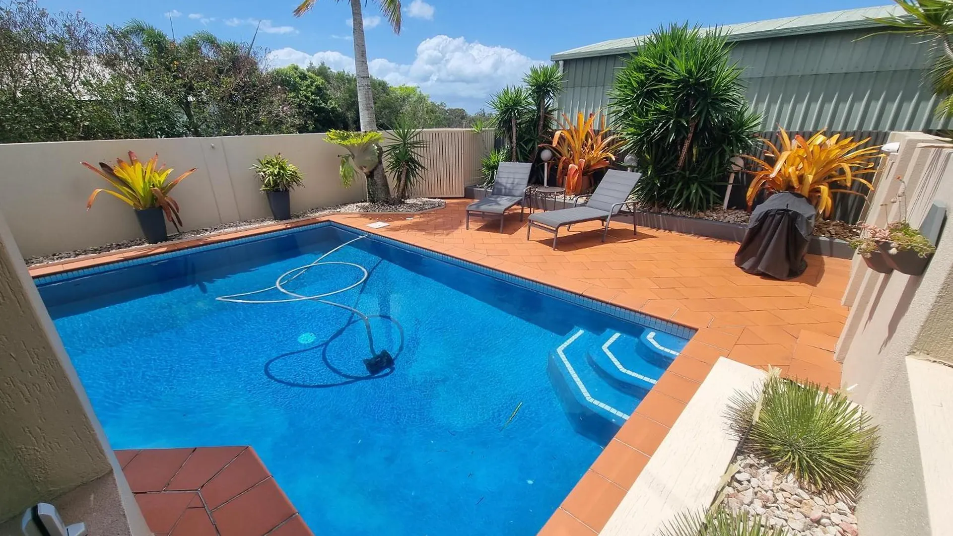 Semesterbostad Tranquil Getaway With Pool, Outdoor Kitchen And Bar Villa Hervey Bay Australien