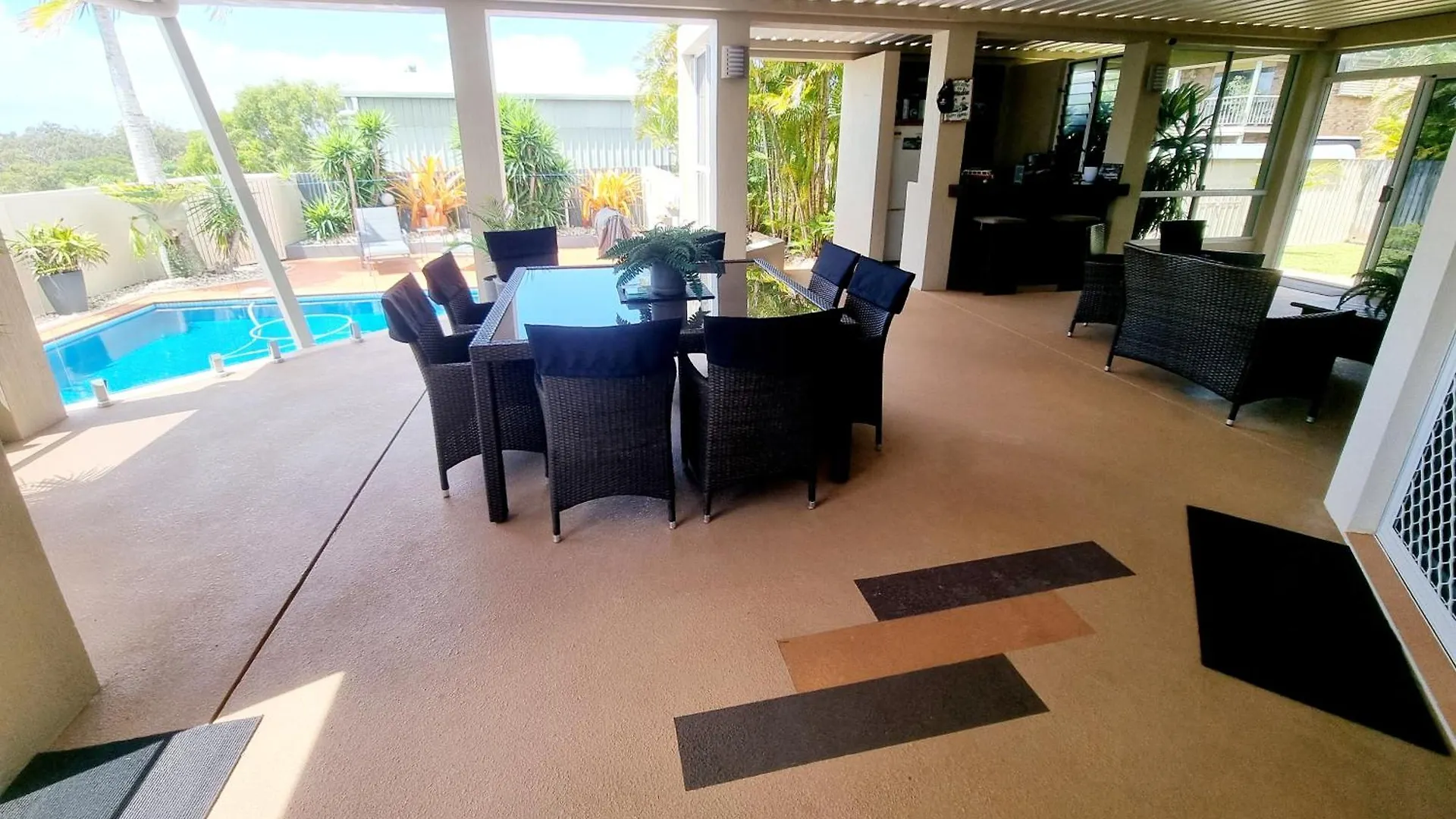 Semesterbostad Tranquil Getaway With Pool, Outdoor Kitchen And Bar Villa Hervey Bay